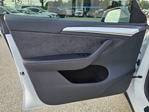 Used 2024 Tesla Model Y Long Range AWD/4WD image 13