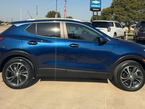 Certified 2023 Buick Encore GX Select w/ Safety Package II FWD image 9