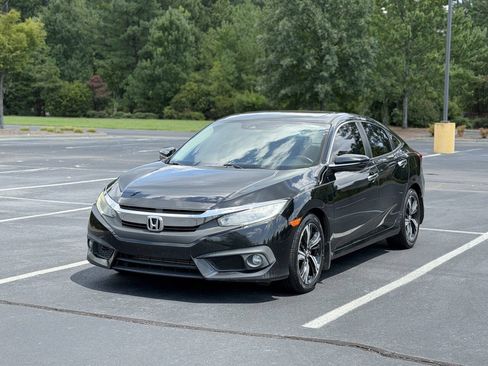 Used 2017 Honda Civic Touring image 3