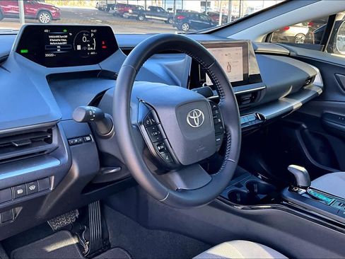 Used 2025 Toyota Prius LE image 15