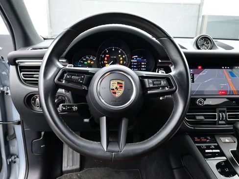 Certified 2023 Porsche Macan AWD/4WD image 8