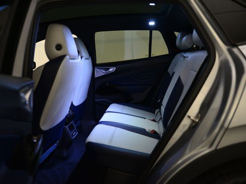 Used 2025 Volkswagen ID.4 S Limited image 11