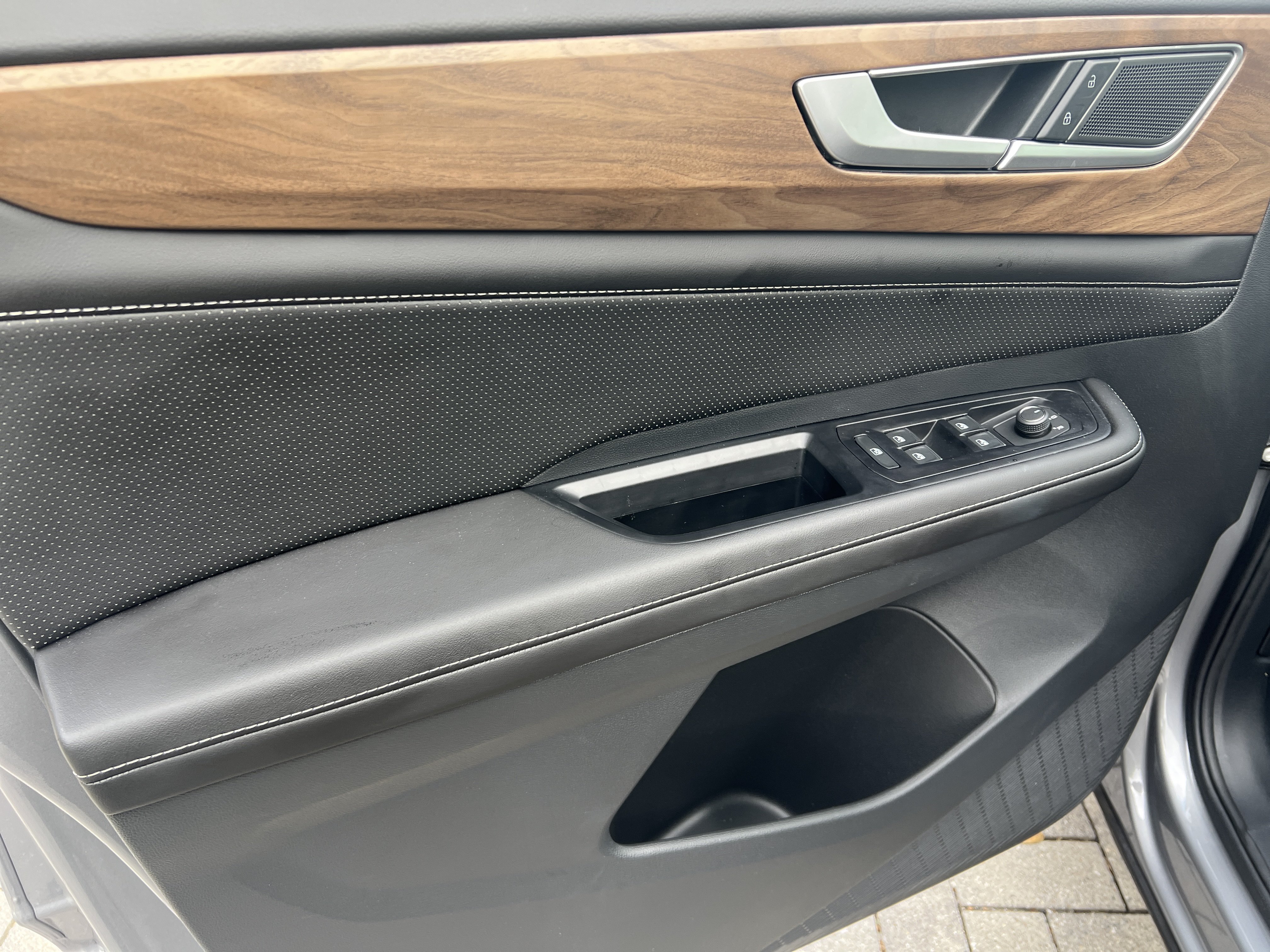 Certified 2026 Volkswagen Atlas SE FWD image 11