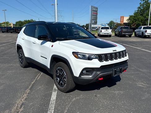 Used 2025 Jeep Compass Trailhawk AWD/4WD image 1