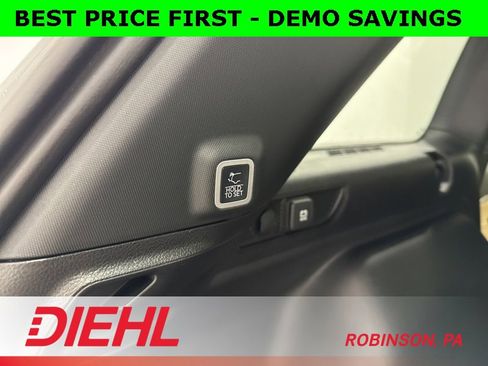 New 2025 Jeep Grand Cherokee Limited w/ Black Appearance Package image 11