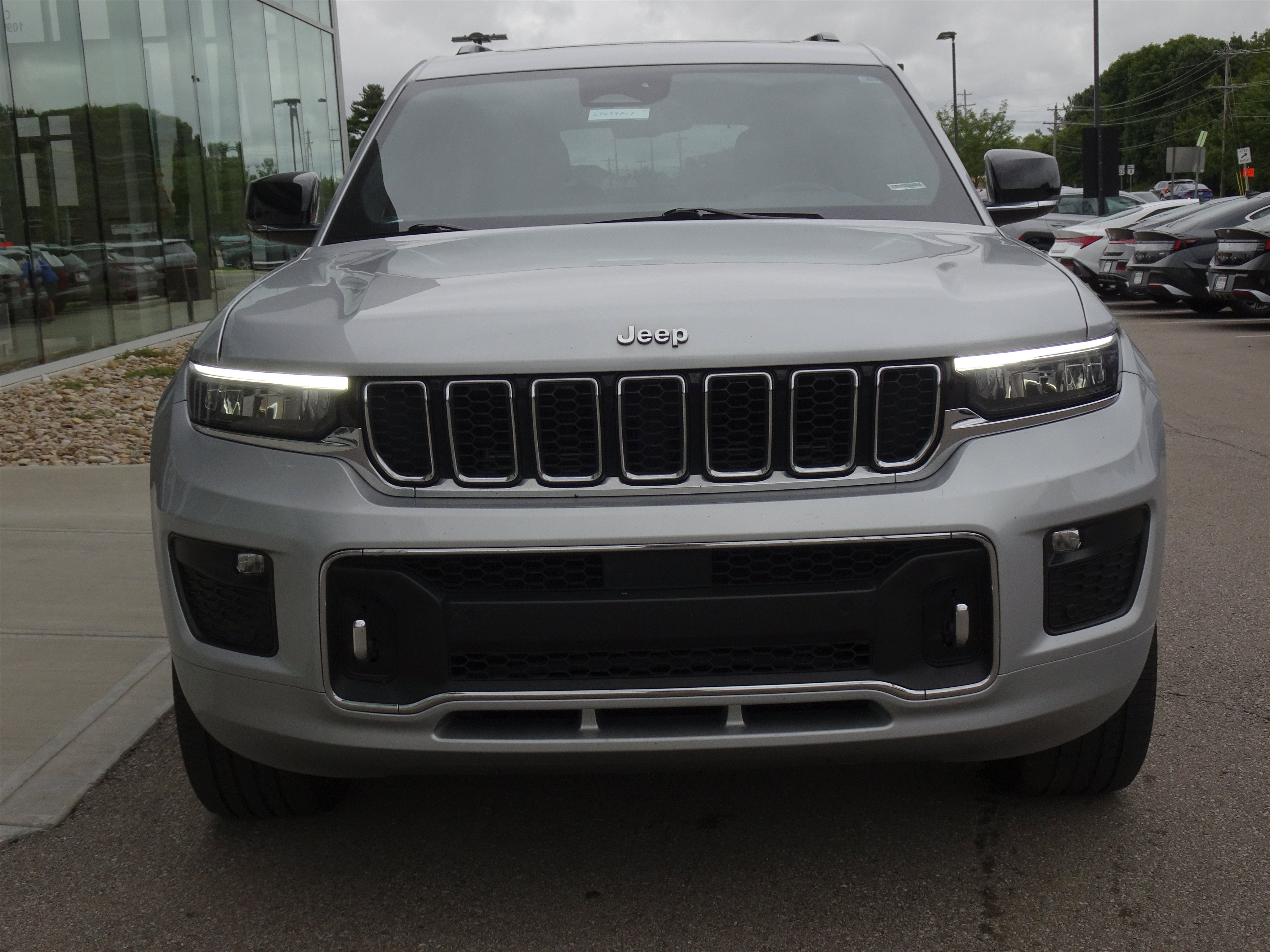 Used 2021 Jeep Grand Cherokee L Overland w/ Luxury Tech Group IV AWD/4WD image 7