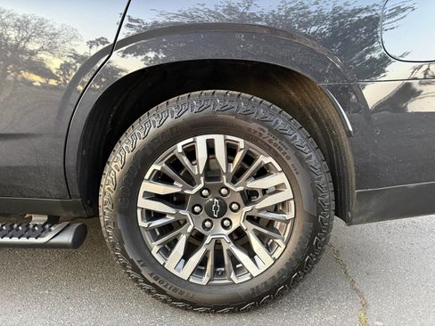 Used 2025 Chevrolet Tahoe Z71 w/ Z71 Off-Road Package image 12