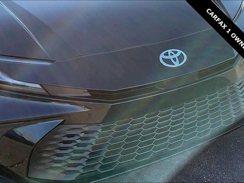 Used 2025 Toyota Camry SE image 31