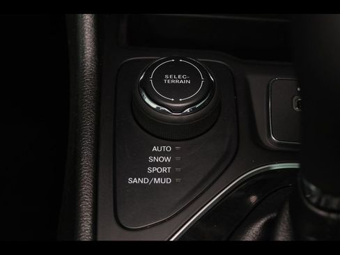 Used 2021 Jeep Cherokee Limited w/ Elite Package AWD/4WD image 29