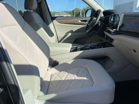New 2026 Volkswagen Atlas SE FWD image 8