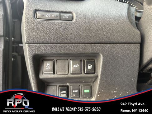 Used 2018 Nissan Rogue SV image 30