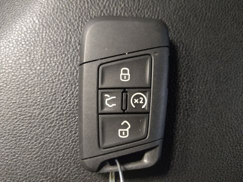 Used 2023 Volkswagen Jetta SE FWD image 32