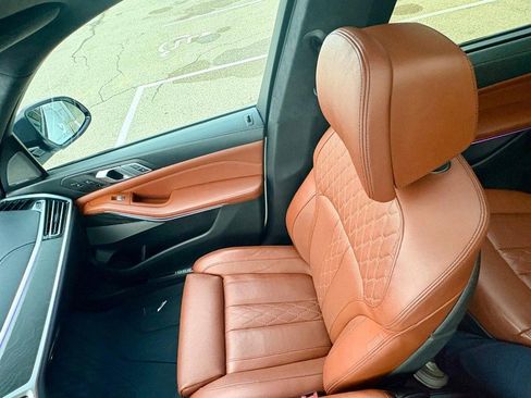 Used 2020 BMW X7 M50i image 17