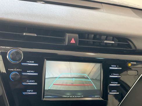 Used 2018 Toyota Camry LE image 17