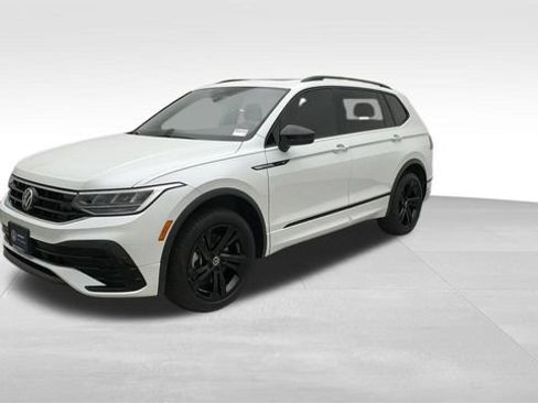 Certified 2024 Volkswagen Tiguan SE R-Line AWD/4WD image 5