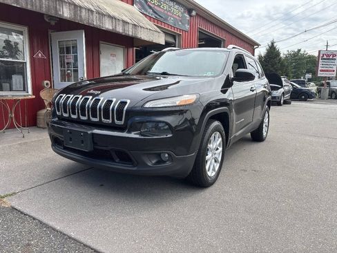Used 2016 Jeep Cherokee Latitude w/ Comfort/Convenience Group AWD/4WD image 3