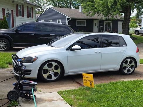 Used 2015 Volkswagen Golf S FWD image 2