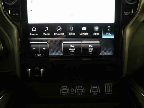 Used 2025 RAM 1500 Laramie image 31