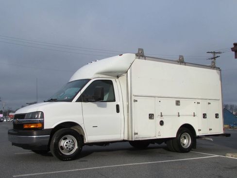 Used 2020 Chevrolet Express 3500 w/ Power Convenience Package RWD image 4