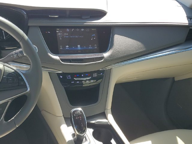 Certified 2018 Cadillac XT5 Luxury w/ Driver Awareness Package AWD/4WD image 14