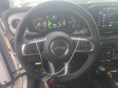 Used 2025 Jeep Wrangler Unlimited Sahara w/ Safety Group image 12