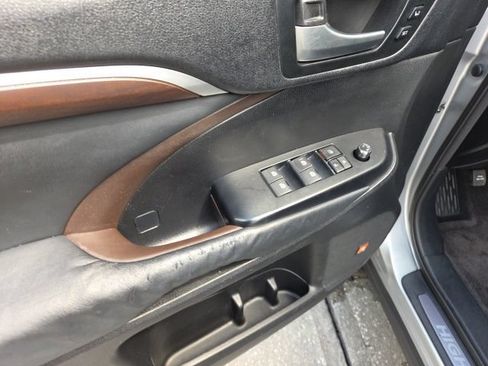 Used 2014 Toyota Highlander Limited FWD image 14