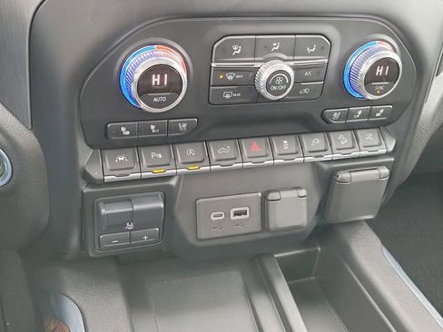 Used 2021 GMC Sierra 1500 Denali w/ Denali Ultimate Package image 24