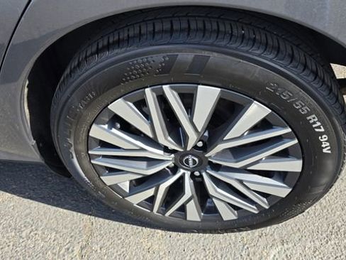 Used 2024 Nissan Altima 2.5 SV image 8