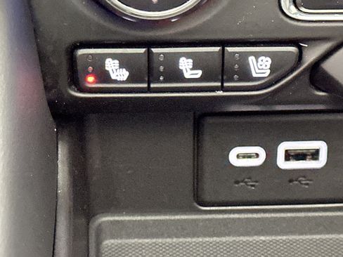 Used 2021 Chevrolet Suburban Premier image 42