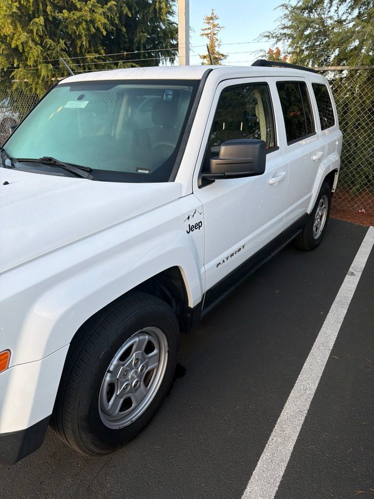 Used 2014 Jeep Patriot Sport w/ Power Value Group FWD image 2