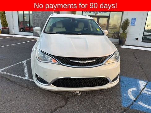 Used 2017 Chrysler Pacifica Touring-L w/ Tire & Wheel Group image 2