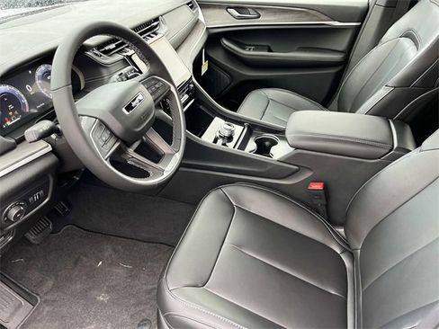 New 2025 Jeep Grand Cherokee Limited w/ Black Appearance Package image 20