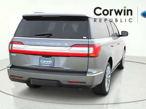 Used 2021 Lincoln Navigator Reserve AWD/4WD image 7