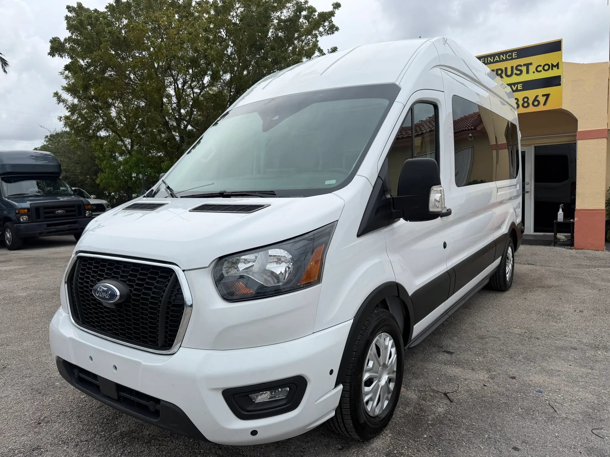 Used 2024 Ford Transit 350 XLT RWD image 2