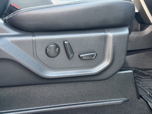 Used 2022 Ford F350 Lariat w/ Black Appearance Package image 28