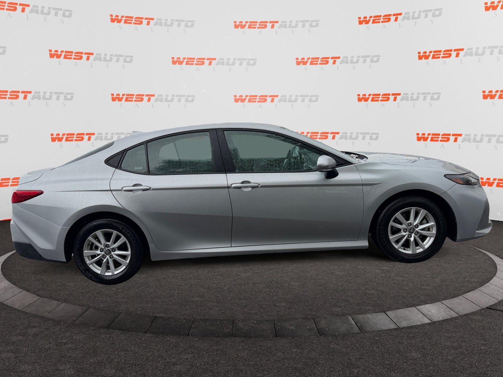 Used 2025 Toyota Camry LE FWD image 6