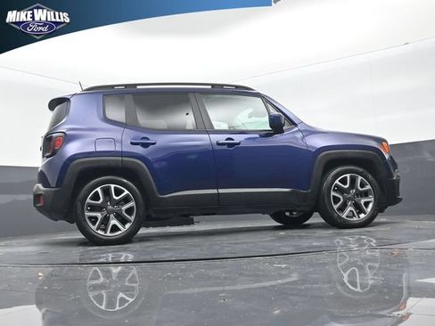 Used 2017 Jeep Renegade Latitude FWD image 24