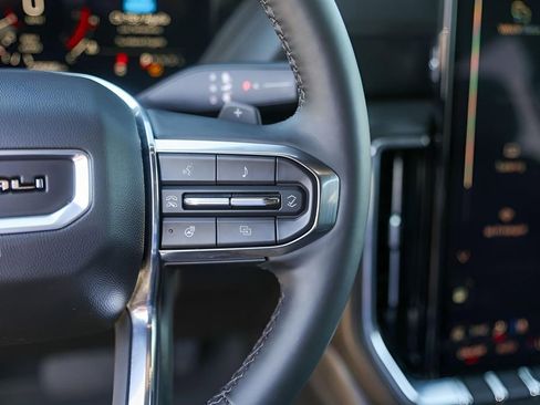 Used 2025 GMC Yukon Denali RWD image 13