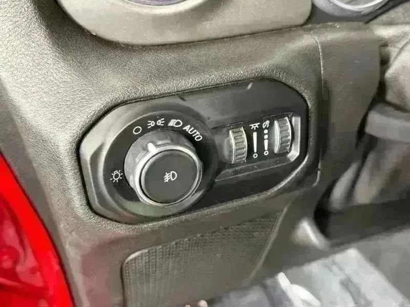 Used 2020 Jeep Wrangler Unlimited Sahara AWD/4WD image 34