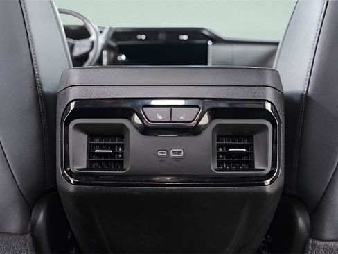 Used 2024 GMC Sierra 2500 AT4 w/ AT4 Premium Plus Package image 32