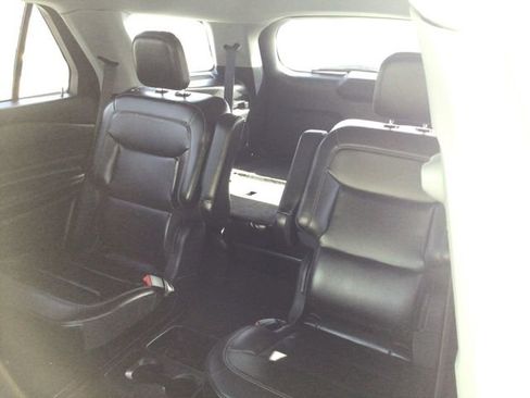 Used 2021 Ford Explorer XLT w/ Equipment Group 202A image 16