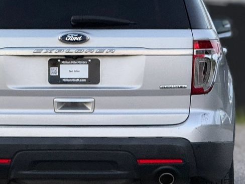 Used 2015 Ford Explorer XLT w/ Equipment Group 202A FWD image 14