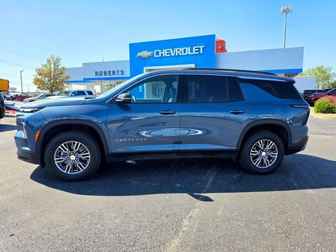 Used 2026 Chevrolet Traverse LT AWD/4WD image 3