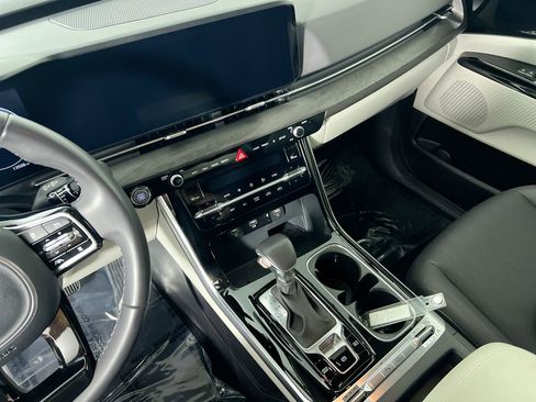 Used 2023 Kia Carnival SX Prestige FWD image 23