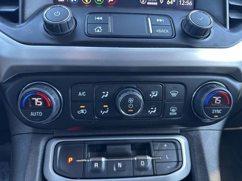 Used 2023 GMC Acadia SLT image 32