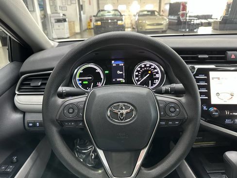 Used 2020 Toyota Camry LE image 20