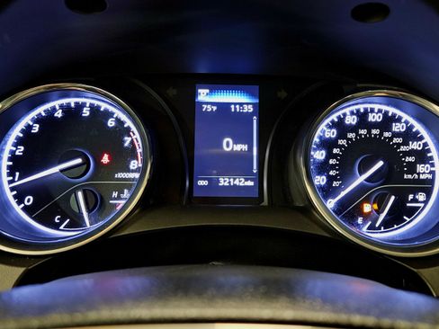 Used 2020 Toyota Camry SE image 36