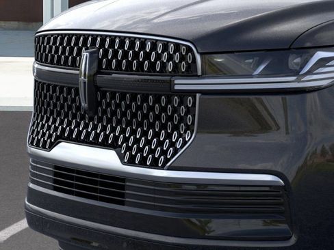 New 2026 Lincoln Navigator Premiere image 17