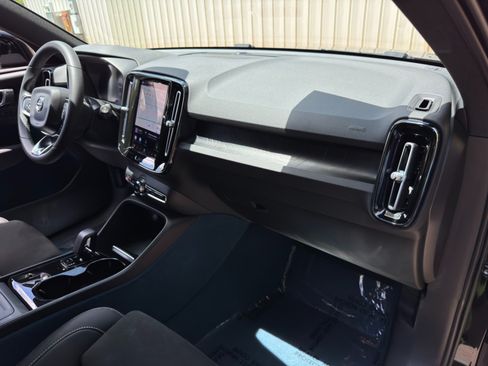 Used 2023 Volvo XC40 Recharge Plus AWD/4WD image 14