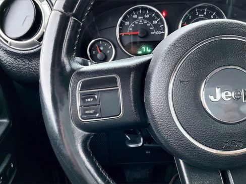 Used 2017 Jeep Wrangler Unlimited Sahara image 10